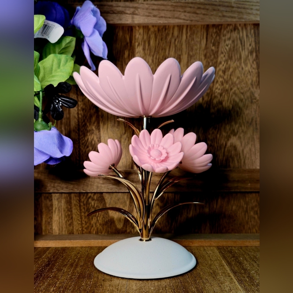 Bath & Body Works 🪷 Metal Flower Pedestal Candle Holder (IN ORIGINAL PACKAGING)